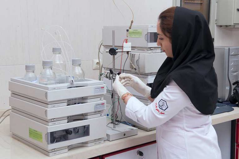 آزمایشگاه کروماتوگرافی مایع با کارایی بالا معیاردانش پارس